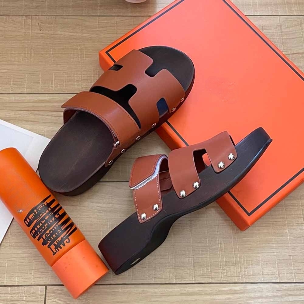 2026 ladies new fashion rivet hook and loop platform slippers have a shoe box