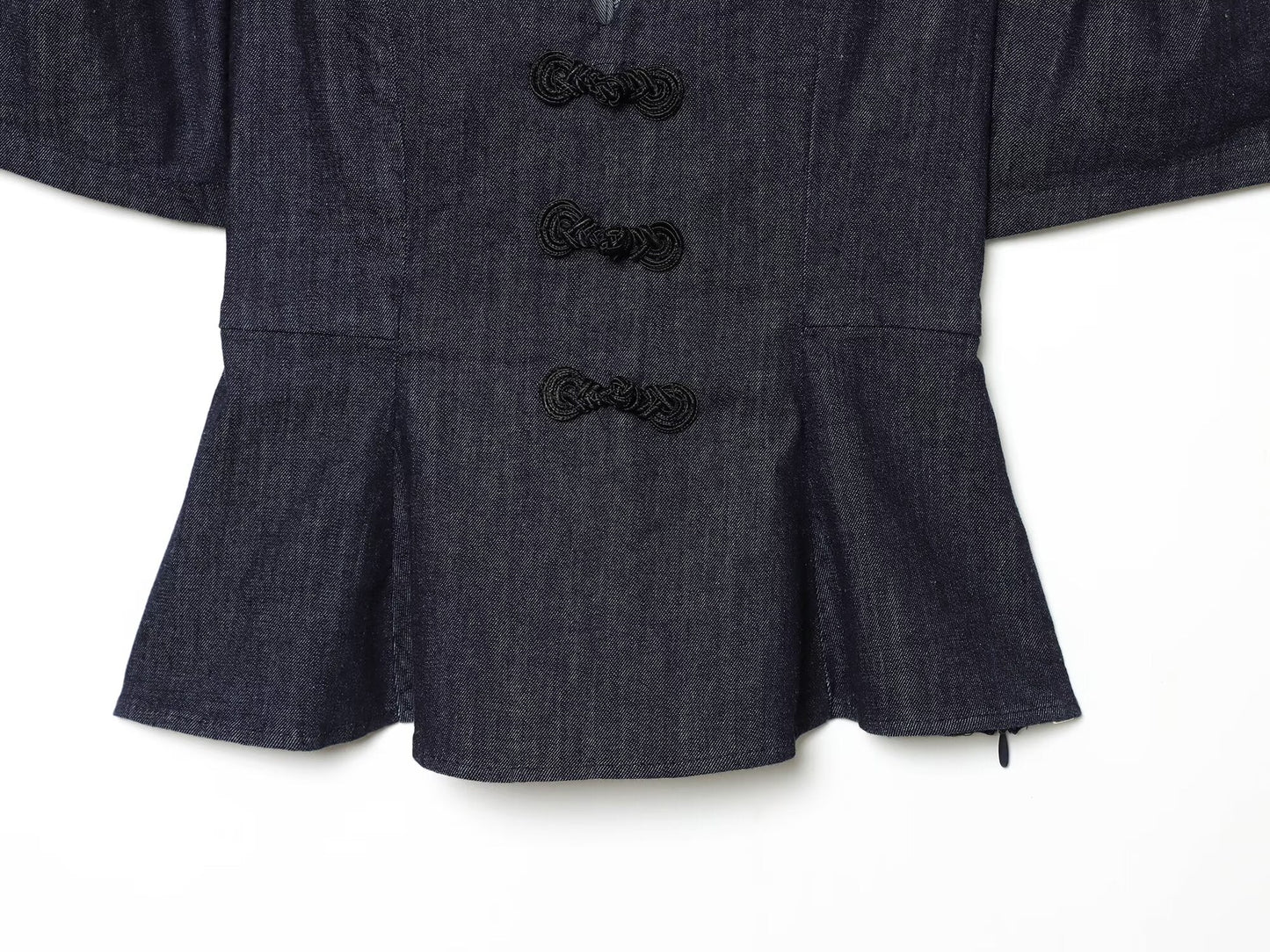 Women's short skirt style hem V-neck top