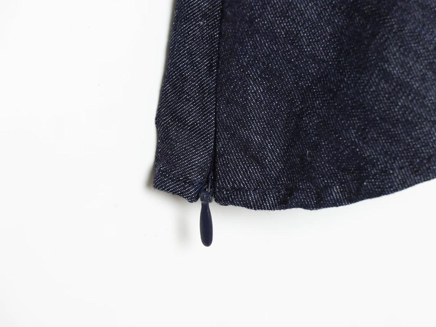 Women's short skirt style hem V-neck top