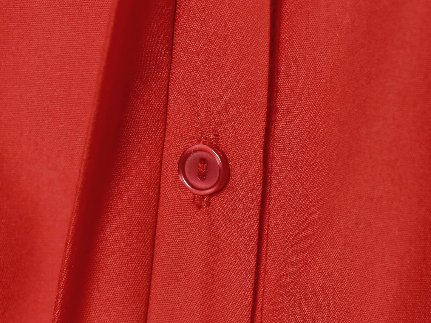 Women's sleeveless pleated button up shirt