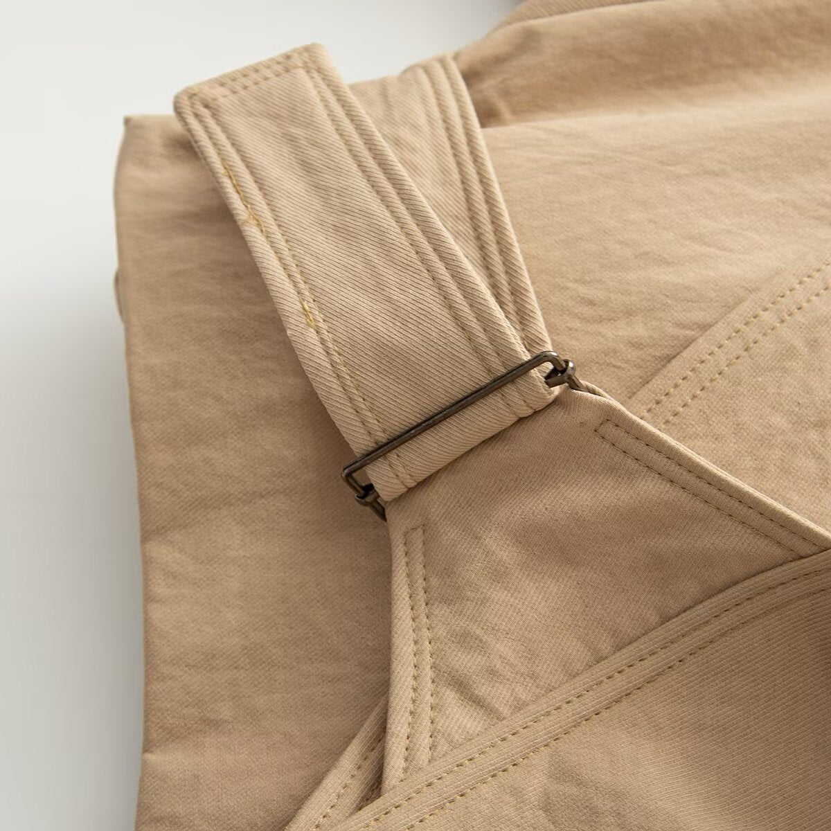 Women's long sleeved lapel short Coat