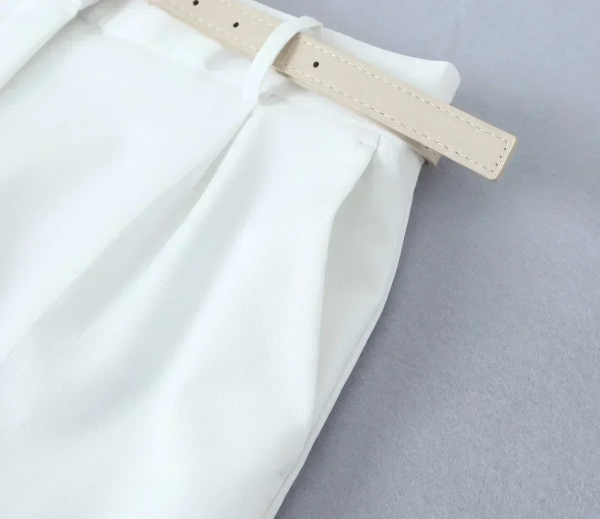 Women's New Chic Fashion Belt Decoration Casual Versatile Pleated Shorts Retro High Waist Side Pocket Women's Shorts